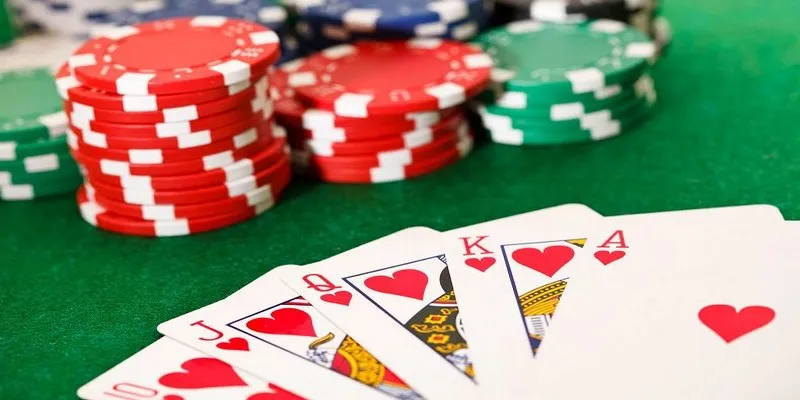 Poker là game bài hấp dẫn được yêu thích tại MG Casino